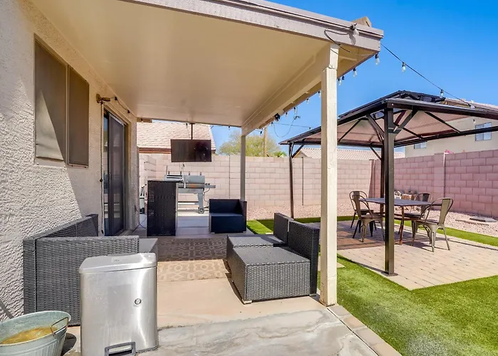 4 Mi To State Farm Stadium Avondale Home With Patio Holiday home Avondale