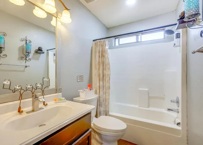 Holiday home 4 Mi To State Farm Stadium Avondale Home With Patio Avondale