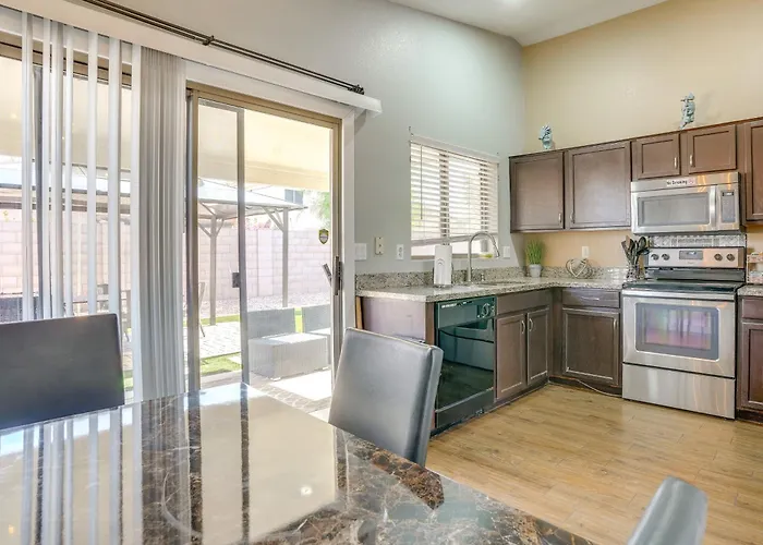 Holiday home 4 Mi To State Farm Stadium Avondale Home With Patio Avondale